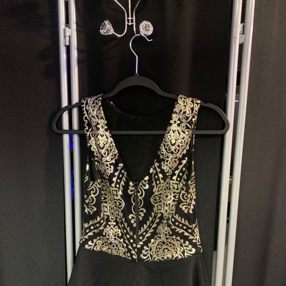 BLK& GOLD SPARKLY CHIC TOP XS - Picture 3 of 5